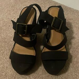 Black wedges